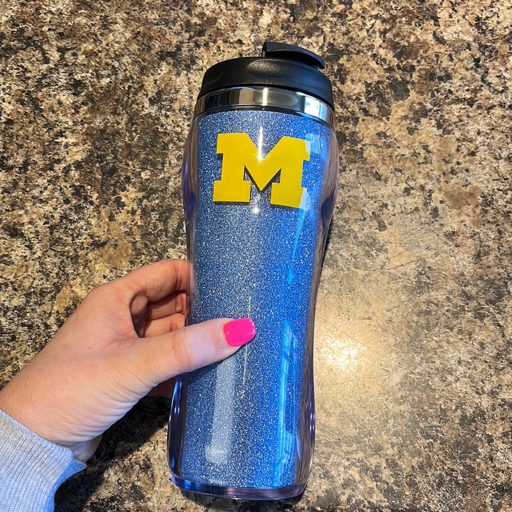 Adorable sparkly Michigan Wolverines travel insulated cup